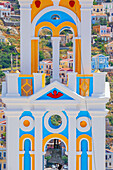  Kirchturm der Kirche Evangelismos (auch bekannt als Verkündigungskirche), Gialos, Insel Symi, Dodekanes, Griechenland 