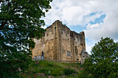 Blick auf die Burgruine Guildford Castle, Guildford, bei London, Surrey, Großbritannien