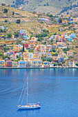  Blick auf den Hafen von Gialos, Gialos, Insel Symi, Dodekanes, Griechenland 