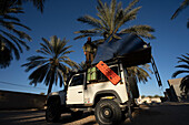 Camping im Dachzelt auf Geländewagen, Tunesien, Afrika