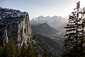 Ausblick auf Alpawand und Loferer Steinberge bei Sonnenuntergang, bei Lofer, Saalachtal, Pinzgau, Salzburg, Österreich