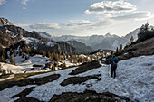 Abstieg vom Schneibstein zum Carl-von-Stahl-Haus im Winter, Berchtesgadener Alpen, Bayern, Deutschland