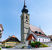 Pfarrkirche St. Georg und Gasthaus Altwirt in Nußdorf am Haunsberg, Salzburger Land, Österreich