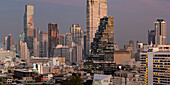 Panorama von der Ausichtsplattform des Iconsiam auf die Hochhäuser, Hotels und das Bankenviertel Bang Rak, Skyline von Bangkok, Thailand, Asien