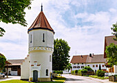  Historic waterworks at the village square in Harthausen near Grasbrunn, Upper Bavaria, Bavaria, Germany 