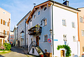  Historic houses on the Stadtberg in the old town of Laufen an der Salzach in Berchtesgadener Land in Upper Bavaria, Bavaria, Germany 