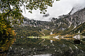 Hinterer Gosausee vor Bergkette, Gosau, bei Gmunden, Salzkammergut, Oberösterreich, Österreich