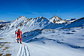 Woman on ski tour ascending to Viertleck, Viertleck, Lower Tauern, Salzburg, Austria 