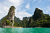  Lake with jungle and rainforest and steep mountains, Cheow Lan Lake, Khao Sok National Park, Phang Nga, Surat Thani, Thailand 