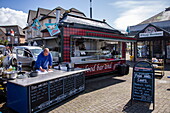 MacGillivray's Seafood-Stand am Hafen von Oban, Schottland, Argyll and Bute Council, Großbritannien, Europa