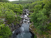 Luftaufnahme Rogie Falls, Wasserfall, Fluss Allt an Dubh, in der Nähe von Strathpeffer, Highland Council, Schottland, Vereinigtes Königreich, Europa