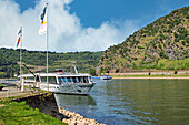  Boat dock on the Rhine, Oberwesel, Middle Rhine, Rhineland-Palatinate, Germany 