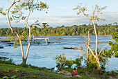 Blick von Surapire, Indianerdorf am Ufer Fluss Caura, Bolivarische Republik Venezuela, Südamerika