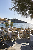 Restaurant mit Meerblick, Insel Syros, Griechenland