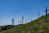 Riesige Schwerter, Denkmal Didgori-Schlacht, Kaukasus, Georgien