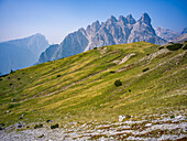 Berglandschaft westlich der Drei Zinnen, Drei Zinnen, Auronzo di Cadore, Belluno, Venetien, Toblach, Bozen, Trentino, Südtirol, Italien, Sextner Dolomiten, Alpen, Dolomiten, Südeuropa, Europa