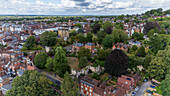  Luftaufnahme von Guildford und seiner alten Burg, Vereinigtes Königreich 