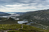 Wanderer im Aufstieg zum Keglen, Distrikt Sisimiut, Grönland