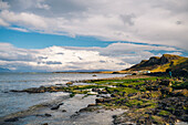Ebbe am Strand von An Corran, Isle of Skye, Schottland, Großbritannien