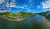  Panorama of Bacharach on the Rhine with Stahleck Castle and Werner Chapel, Rheinsteig Trail, Rhenish Slate Mountains, UNESCO World Heritage Upper Middle Rhine Valley, Rhineland-Palatinate, Germany 