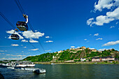 Gondeln über dem Rhein mit Blick auf Festung Ehrenbreitenstein, Deutsches Eck, Koblenz, Rheinsteig, Rheinisches Schiefergebirge, UNESO Weltkulturerbe Oberes Mittelrheintal, Rheinland-Pfalz, Deutschland