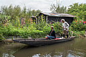 Visit with a flat-bottomed boat "flat" , with Michel Melin, president of the association "Patrimoine marais", Marshes of the Yèvre and Voiselle, Bourges, Cher department, Province of Berry, Centre-Val de Loire region, France