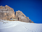  Auronzo Hut at the foot of the Three Peaks, Three Peaks, Auronzo di Cadore, Belluno, Veneto, Toblach, Bolzano, Trentino, South Tyrol, Italy, Sexten Dolomites, Alps, Dolomites, Southern Europe, Europe 
