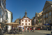  Market square with the Old Town Hall in the spa town of Bad Kissingen, Lower Franconia, Bavaria, Germany 