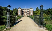  Mueseum Haus Doorn, gate and bridge to the forecourt, Haus Doorn, Doorn, Utrecht Province, Netherlands 