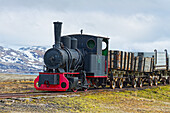 Die nicht mehr intakte Eisenbahn vom ehemaligen Steinkohlebergbau, Ny Alesund, Spitzbergen, Svalbard, Norwegen