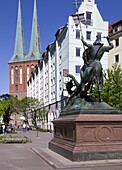 Germany, Berlin, Nikolaiviertel, St Nicholas Church, St George statue, 