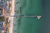 Blick auf die Seebrücke in Scharbeutz, Schleswig-Holstein, Deutschland