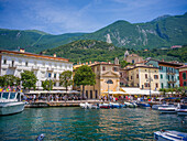 Im Hafen von Malcesine, Gardasee, Verona, Venetien, Oberitalien, Italien, Alpen, Dolomiten, Südeuropa, Europa
