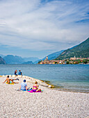  Small beach on Lake Garda near Malcesine, Malcesine, Lake Garda, Verona, Veneto, Northern Italy, Italy, Alps, Dolomites, Southern Europe, Europe 