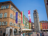 Piazza III Novembre und Torre Apponale, Riva del Garda, Gardasee, Trient, Trentino, Südtirol, Oberitalien, Italien, Alpen, Dolomiten, Südeuropa, Europa