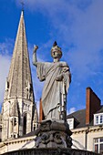 France, Bretagne, Nantes, Place Royale, Saint Nicolas church, fountain, 
