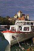 France, Auvergne-Rhône-Alpes, Haute-Savoie, Annecy, Thiou river, castle, chateau, boats, 