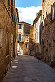  In the streets of Castelmuzzio, Val d&#39;Orcia, Tuscany, Italy 