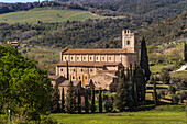  The Abbazia di Sant&#39;Antimo monastery in Castelnuovo dell&#39;Abate, Val d&#39;Orcia, Tuscany, Italy 