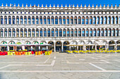  Colorful covers and seating in front of cafes on St. Mark&#39;s Square, Venice, Italy 