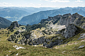 Blick vom Gipfel des Hochiss über das Rofangebirge zum Inntal, Rofangebirge, Maurach, Tirol, Österreich