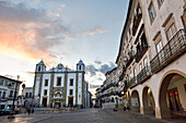  Giraldo-Platz in der Abenddämmerung, Evora, Region Alentejo, Portugal, Südeuropa 