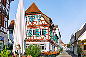  Half-timbered houses with decorative facades on the market square in the old town of Kirchheim unter Teck, Baden-Württemberg, Germany 
