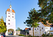  Lower Gate with city wall in Gundelfingen an der Donau, Bavarian Swabia, Swabia, Bavaria, Germany 