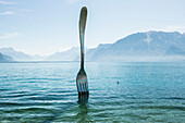 La Fourchette, die Gabel, Skulptur von Jean-Pierre Zaugg, Vevey, Genfersee, Lac Léman, Kanton Waadt, Schweiz