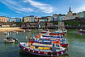 Der Hafen von Tenby, Pembrokeshire, Wales; Großbritannien