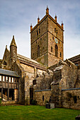 Die Kathedrale St. Davids in St. Davids, Pembrokeshire, Wales, Großbritannien