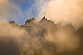 Sonnenspitze im Nebel, Ehrwald, Österreich