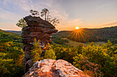 Felsen bei Sonnenuntergang im Sommer, Dahn, Pfälzerwald, Deutschland
