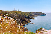  Cap Frehel with lighthouses on the Côte d&#39;Émeraude, Cotes d&#39;Armor, Brittany, France 